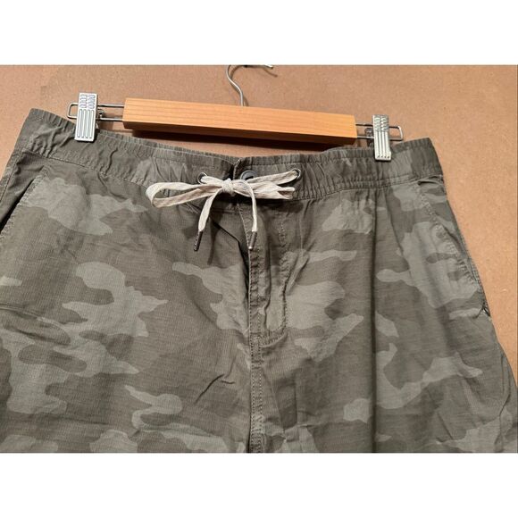 Vuori Camo Joggers - Picture 2 of 8